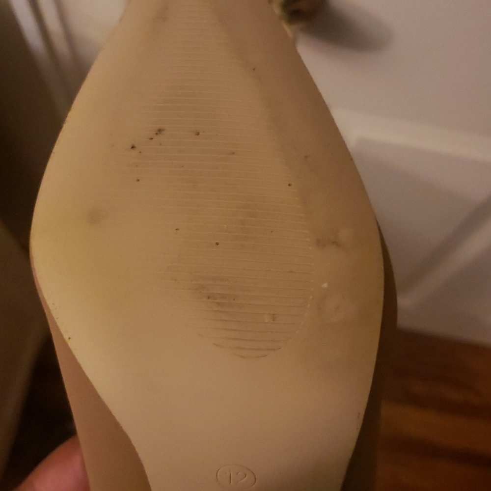 Tan High Heeled Pumps. Size 12. 4 Inch Heel. - Picture 8 of 8